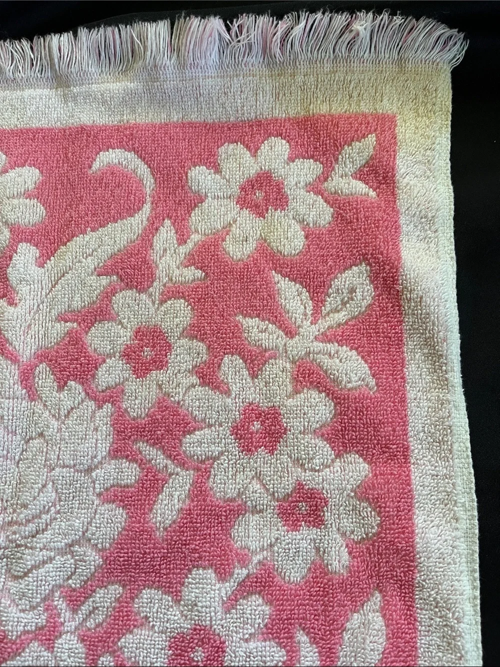 Vtg Fieldcrest Floral Sculpted Hand Towel Pink & White Flower Power MCM *READ*